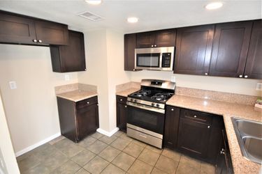 Foto del edificio - 2442 S Pinehurst Pl