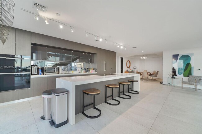 Foto del edificio - 851 NE 1st Ave