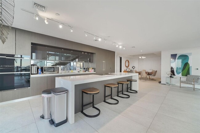 Building Photo - 851 NE 1st Ave