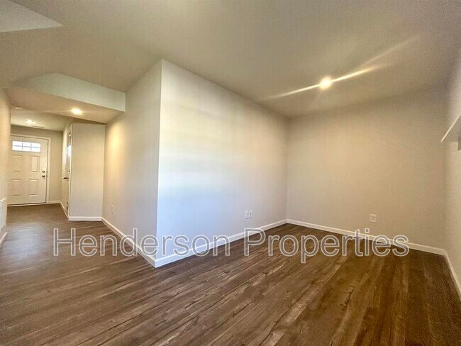 Foto del edificio - 724 Dillon Wy