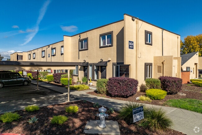 Alternate - Vineyard Townhomes