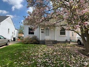 Building Photo - 18747 Woodcrest St