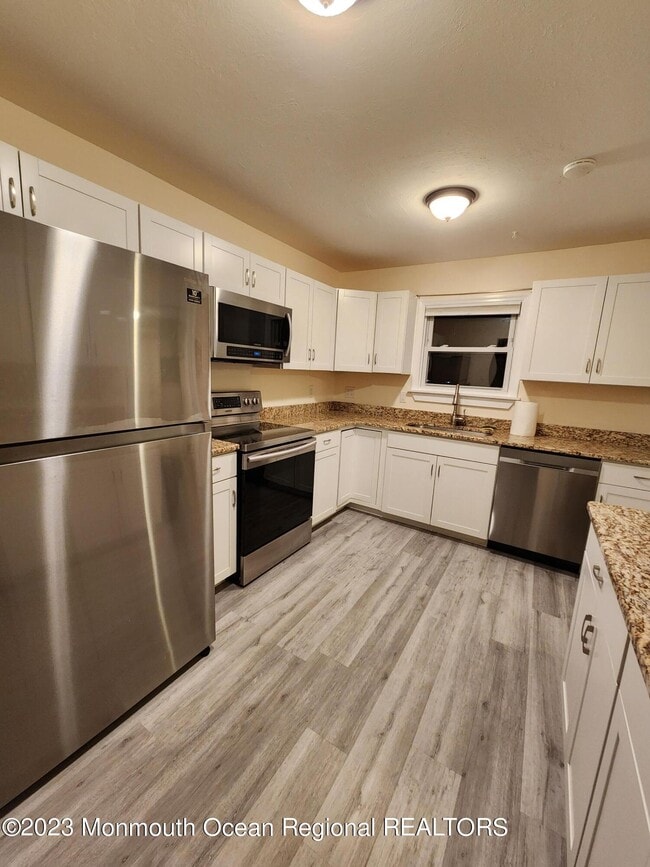 Building Photo - 40 Briar Mills Dr