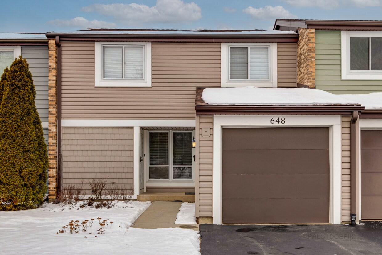 Primary Photo - 648 Lakeside Cir Dr