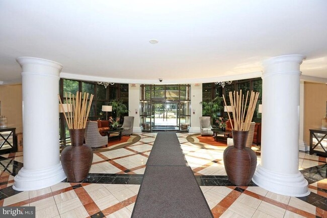 Foto del edificio - 10101 Grosvenor Pl