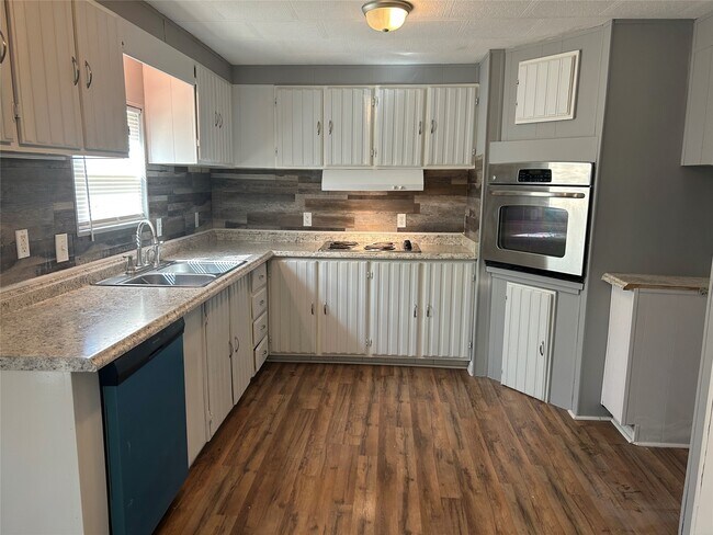 Foto del edificio - 4710 Dickey Ln