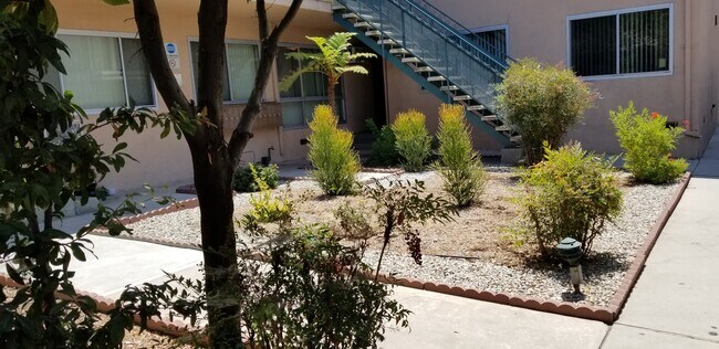 Foto del edificio - 351 Riverdale Dr