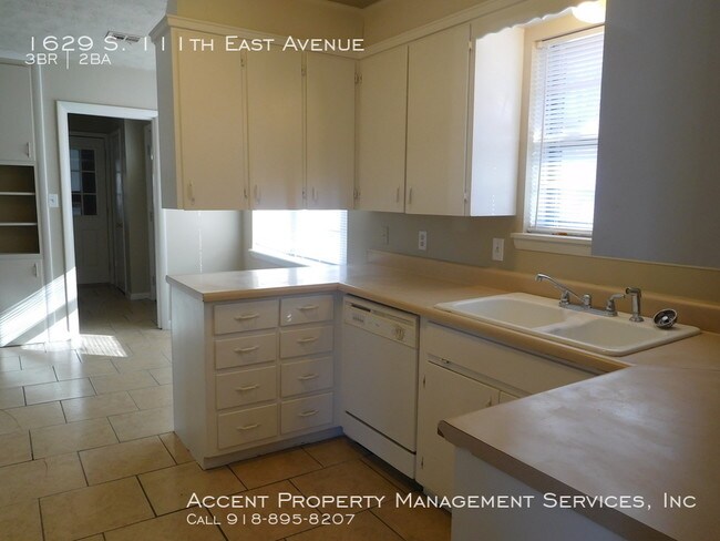 Foto del edificio - 3 Bedroom, 2 bath, 2 car garage