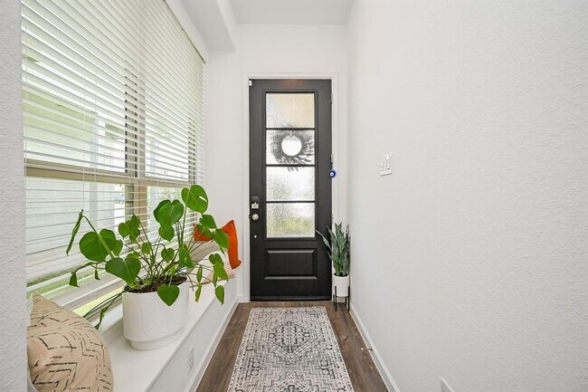 Foto del edificio - 5630 Amber Brook Ln