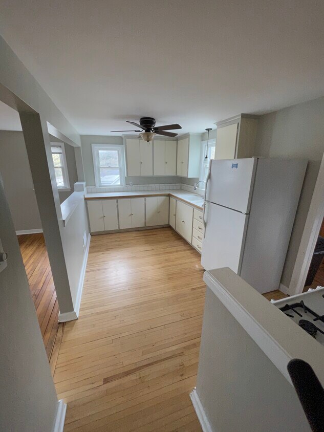 W66N809 Washington Ave Unit 1 upper, Cedarburg, WI 53012 Apartments