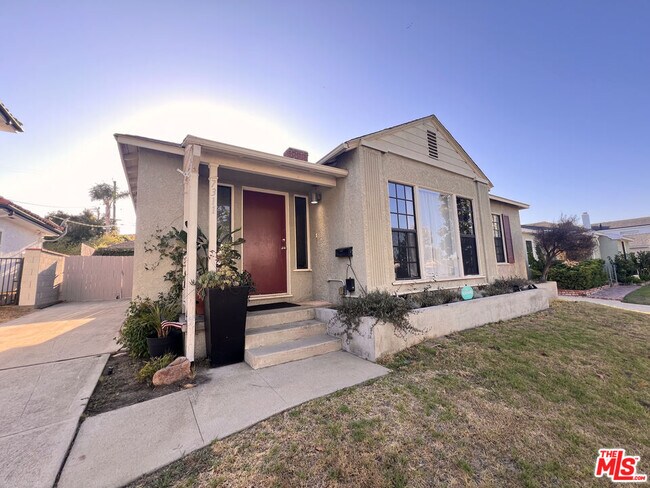 Foto del edificio - 7311 Dunfield Ave