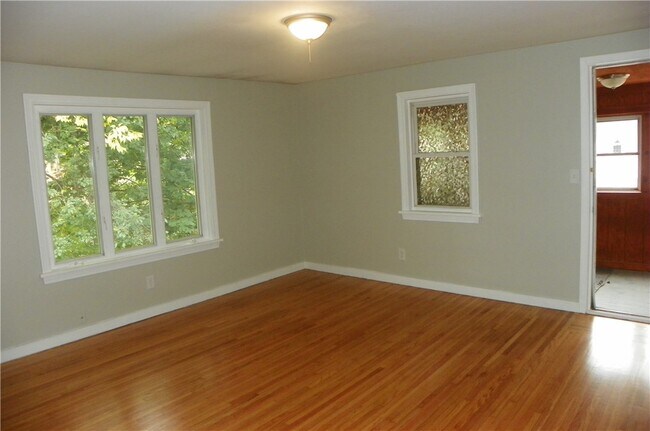 Building Photo - 575 Ridge Rd