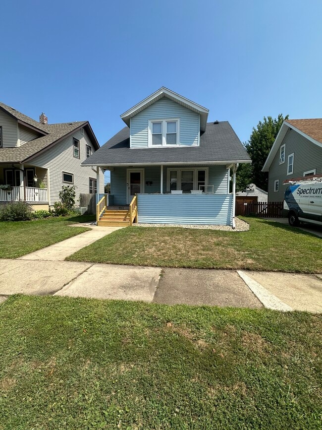Building Photo - 7111 31st Ave
