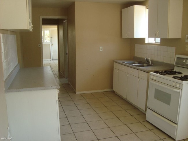Building Photo - 194 N Mayflower St