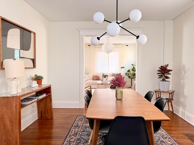 Building Photo - 175 W Hazeltine Ave