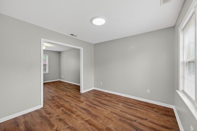 Foto del edificio - 111 Marshall Farm Rd