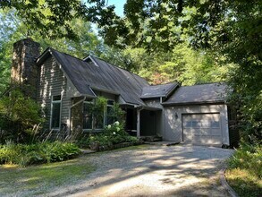 Building Photo - 487 Riverwood Dr
