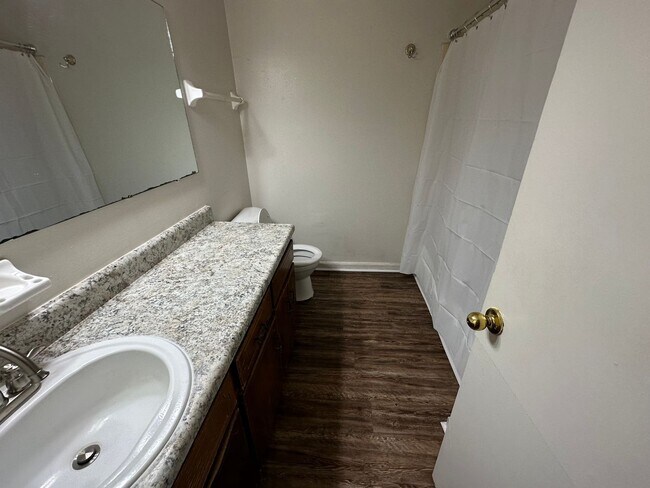 Building Photo - Brewster Estates Duplex avail Now!!!