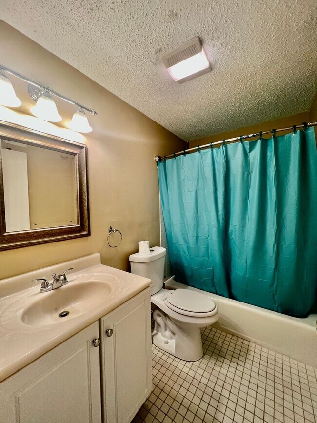 Building Photo - 7 Birchwood Point #301, Amesbury, MA