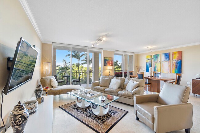 Living Area - 2011 N Ocean Blvd