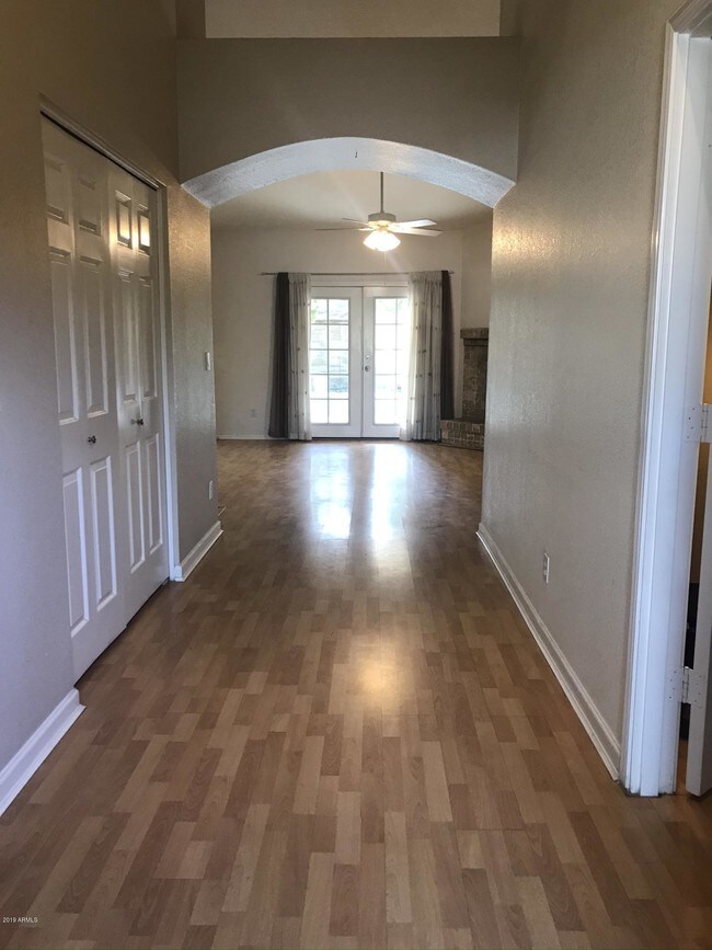 Building Photo - 7107 W Utopia Rd