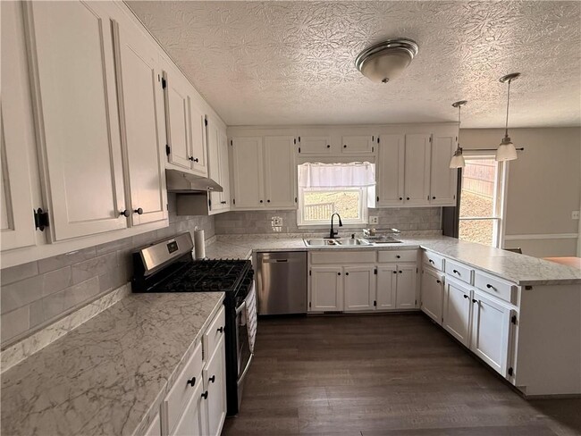 Building Photo - 1424 Shadowbrook Dr