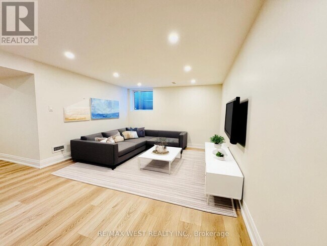 Building Photo - 2 Wichey Rd