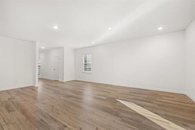 Foto del edificio - 874 Evergreen Rd