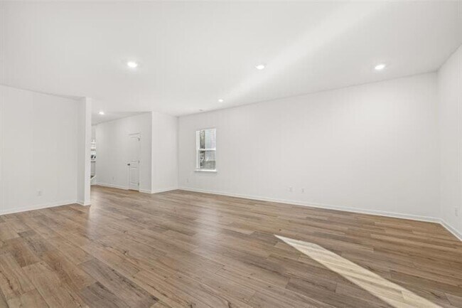 Foto del edificio - 954 Evergreen Rd