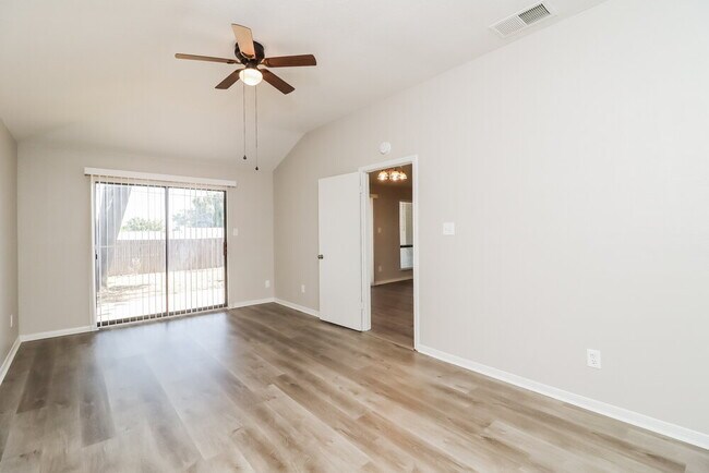 Foto del edificio - 6503 Rockland Dr