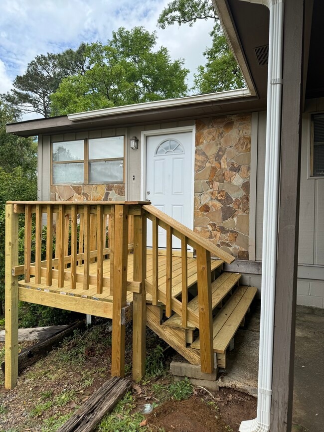 Building Photo - 405 Westcliff Cir