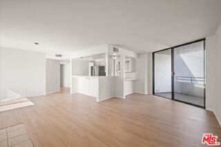 Building Photo - 15480 Antioch St