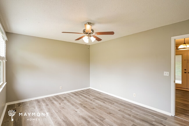 Building Photo - 127 Evergreen Cir