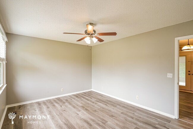 Foto del edificio - 127 Evergreen Cir