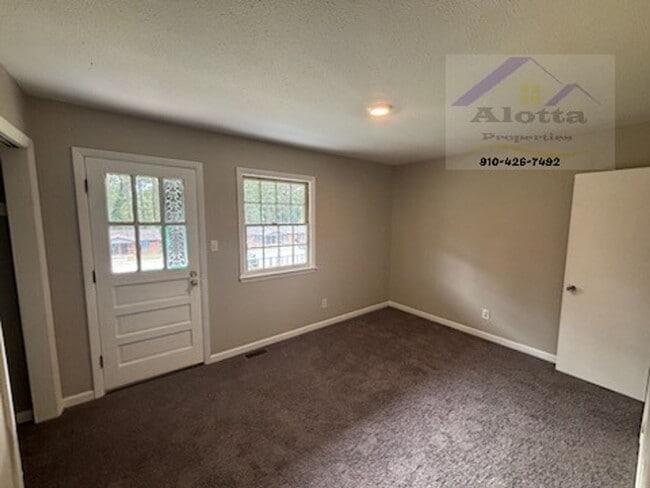 Building Photo - 4208 S Dowfield Dr