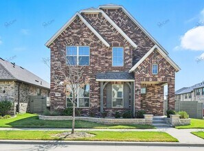 Building Photo - 700 Parkside Dr