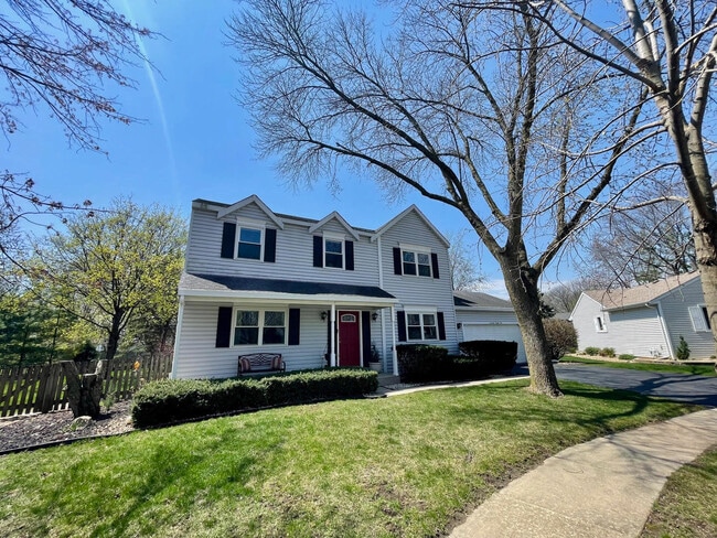 Building Photo - 1725 Drake Ct