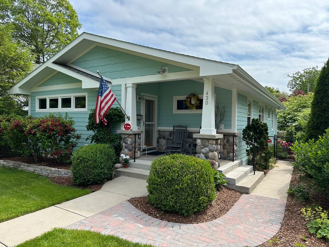 430 N Elmwood Ave, Traverse City, MI 49684 House Rental in Traverse