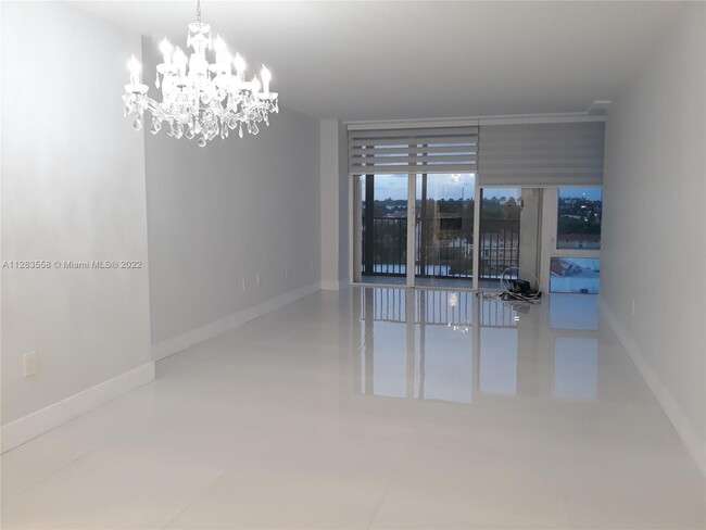 Foto del edificio - 20100 W Country Club Dr