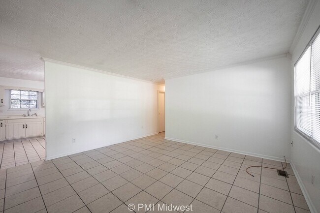 Building Photo - 4505 N Mitthoefer Rd