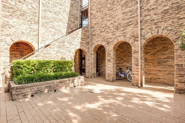Foto del edificio - 6008 Auburndale Ave