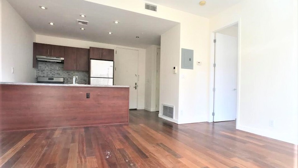 Foto principal - 377 Franklin Ave