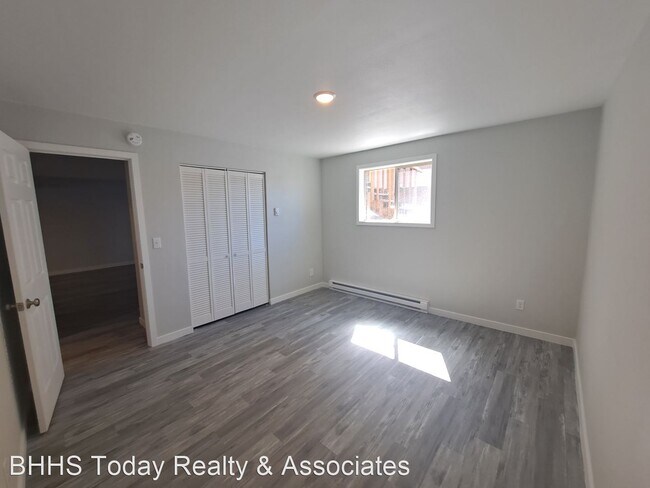 Building Photo - 2 br, 1 bath House - 306 N 9th B1