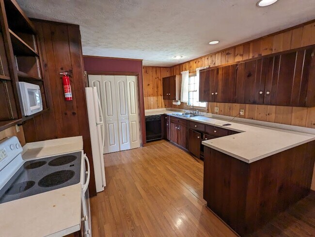 Building Photo - Basement Apartment available in Cullowhee ...