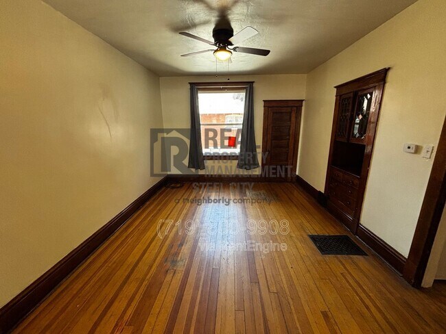 Foto del edificio - 210 W Evans Ave