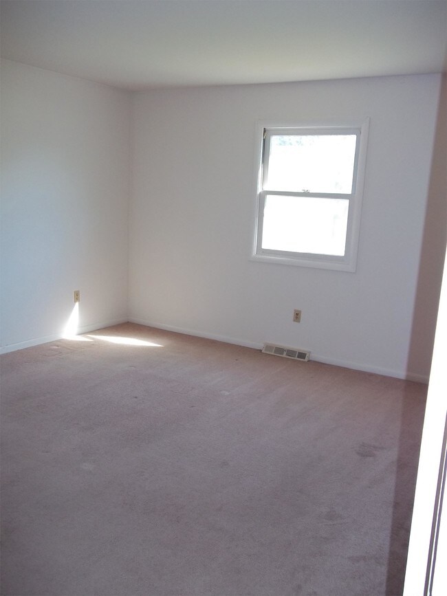 Building Photo - 500 E Elmwood Ave