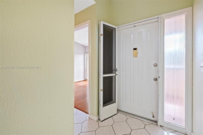 Foto del edificio - 2347 SW 15th St