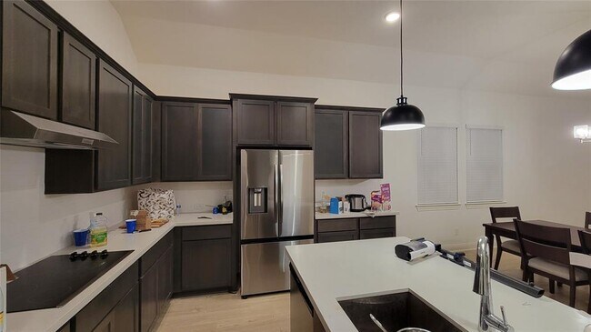 Foto del edificio - 1720 Scenic Hts Ln