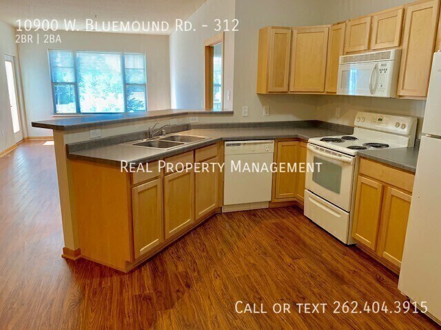 Foto del edificio - 10900 W Bluemound Rd