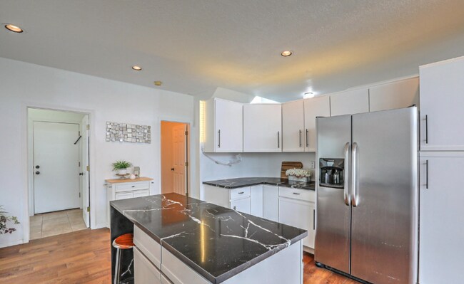 Foto del edificio - 11401 Academy Ridge Rd NE